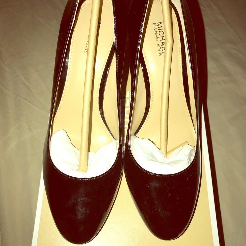 👠NWOT Michael Kors Pump Patent Size 8 👠